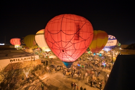 hot-air-balloon-at-night